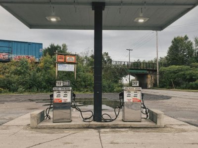 Biskup 30 godina preživljavao vodeći benzinsku crpku