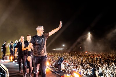 ŠTO JE THOMPSON UČINIO PRIJE, ZA VRIJEME I NAKON KONCERTA?