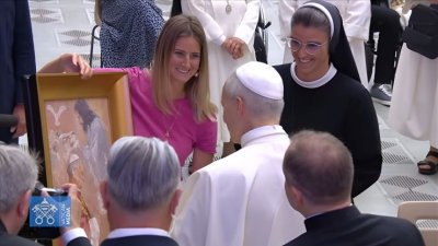 Eva Vukina Papi darovala simboličnu sliku s konklave: „Rekla sam mu da Hrvati mole za njega“