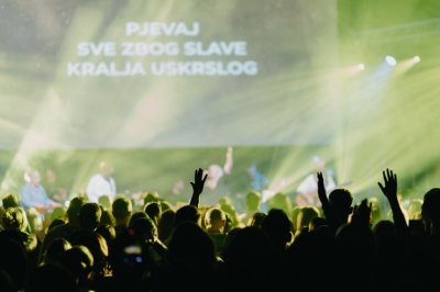 Večer slavljenja ‘U Tvojoj prisutnosti’: Amorose proslavile 10 godina djelovanja u prepunoj dvorani Mozaik Event Centra