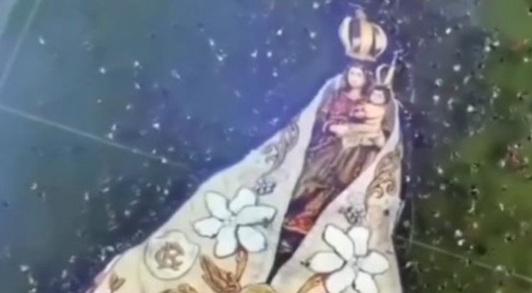 VIDEO Navijači razvili veliku zastavu Gospe na terenu nakon velikog slavlja