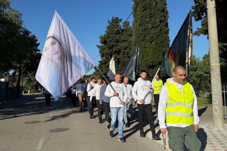 FOTO/VIDEO Marijini ratnici u Ljubuškom održali molitveni hod i svetu misu &ldquo;od crkve do crkve&rdquo;
