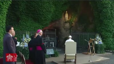 Papa Lav XIV. predvodio krunicu za mir: Mir je uvijek moguć jer je Božji dar