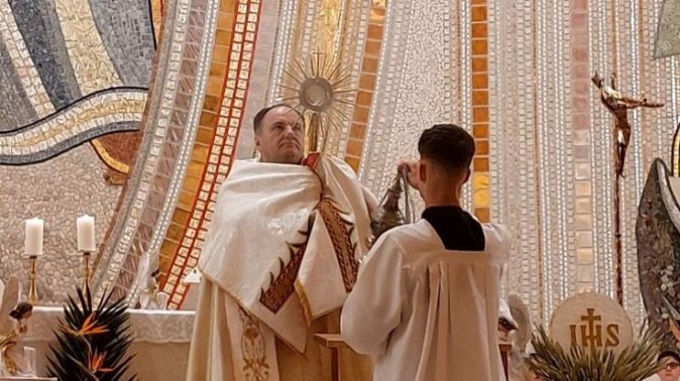 Mostar: Biskup Palić na Tijelovo istaknuo da čovjek ne živi samo o kruhu