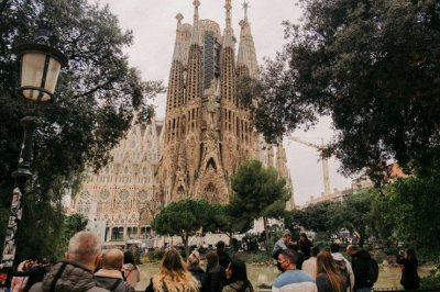Toranj Sagrada Familije dovršen nakon 144 godine: Papa Lav posvetio najvišu crkvu na svijetu