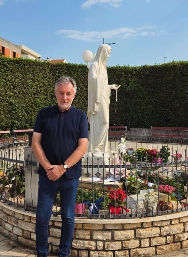 Miroslav Škoro čestitao Veliku Gospu fotografijom iz Međugorja