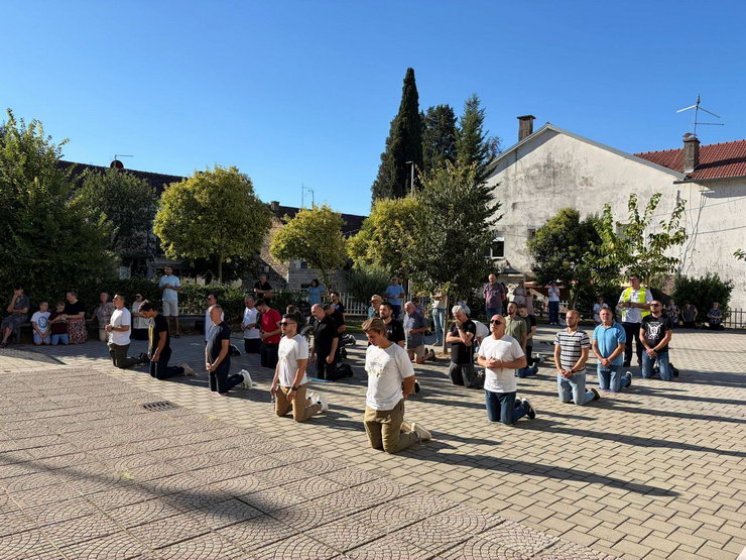 Muškarci mole krunicu: 33 grada u Hrvatskoj te Mostar i Ljubuški u BiH