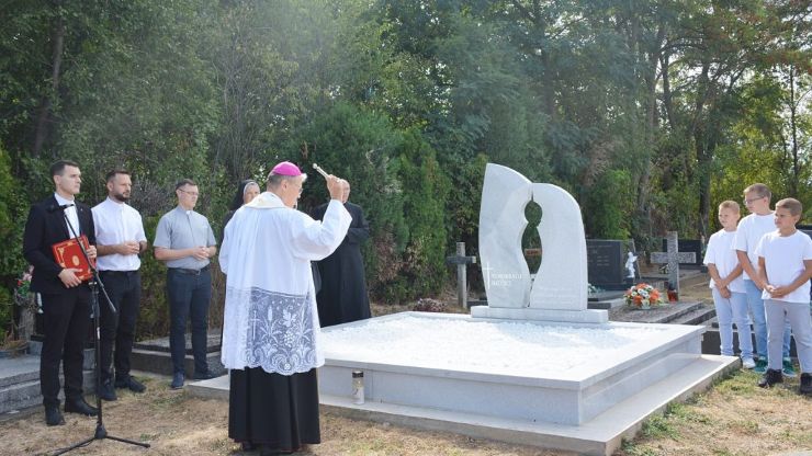 dakovo grobnica za nerodjene